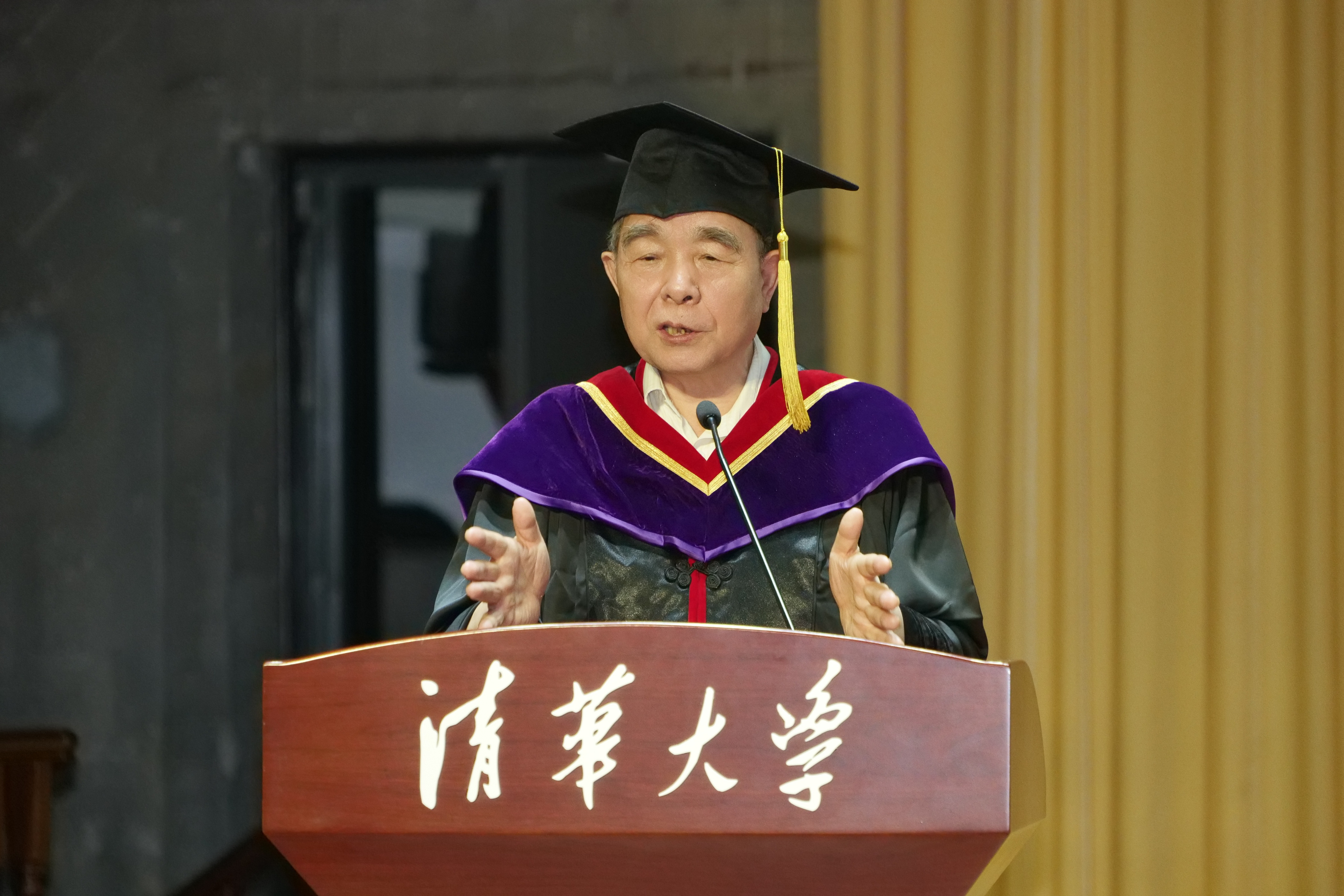 20240630-乐竞首页新闻与传播学院2024年毕业典礼成功举行-新闻学院-柳斌杰总结致辞.JPG