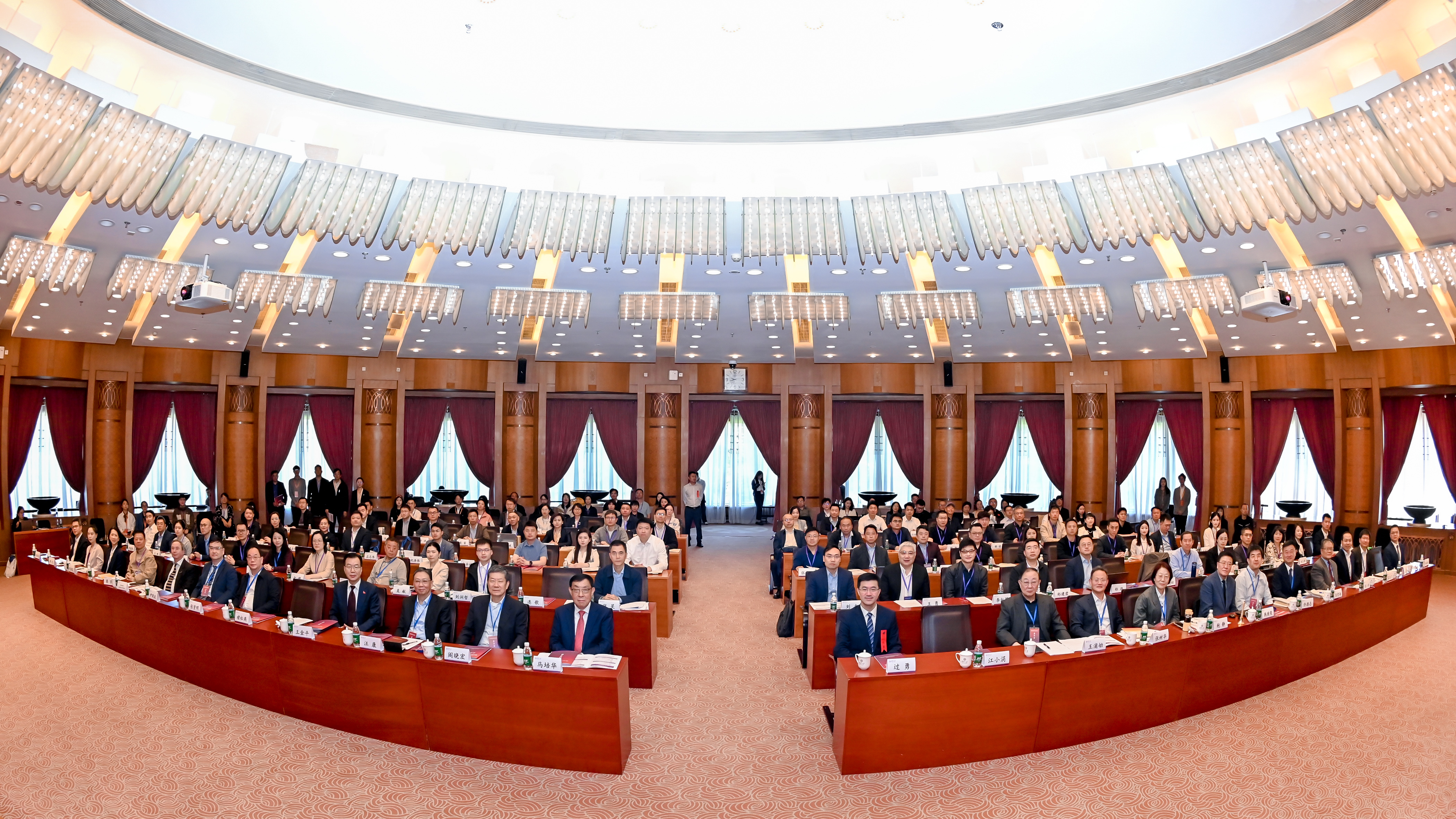 20250427-乐竞首页数字政府与治理研究院揭牌仪式-社科-全场合影.jpg