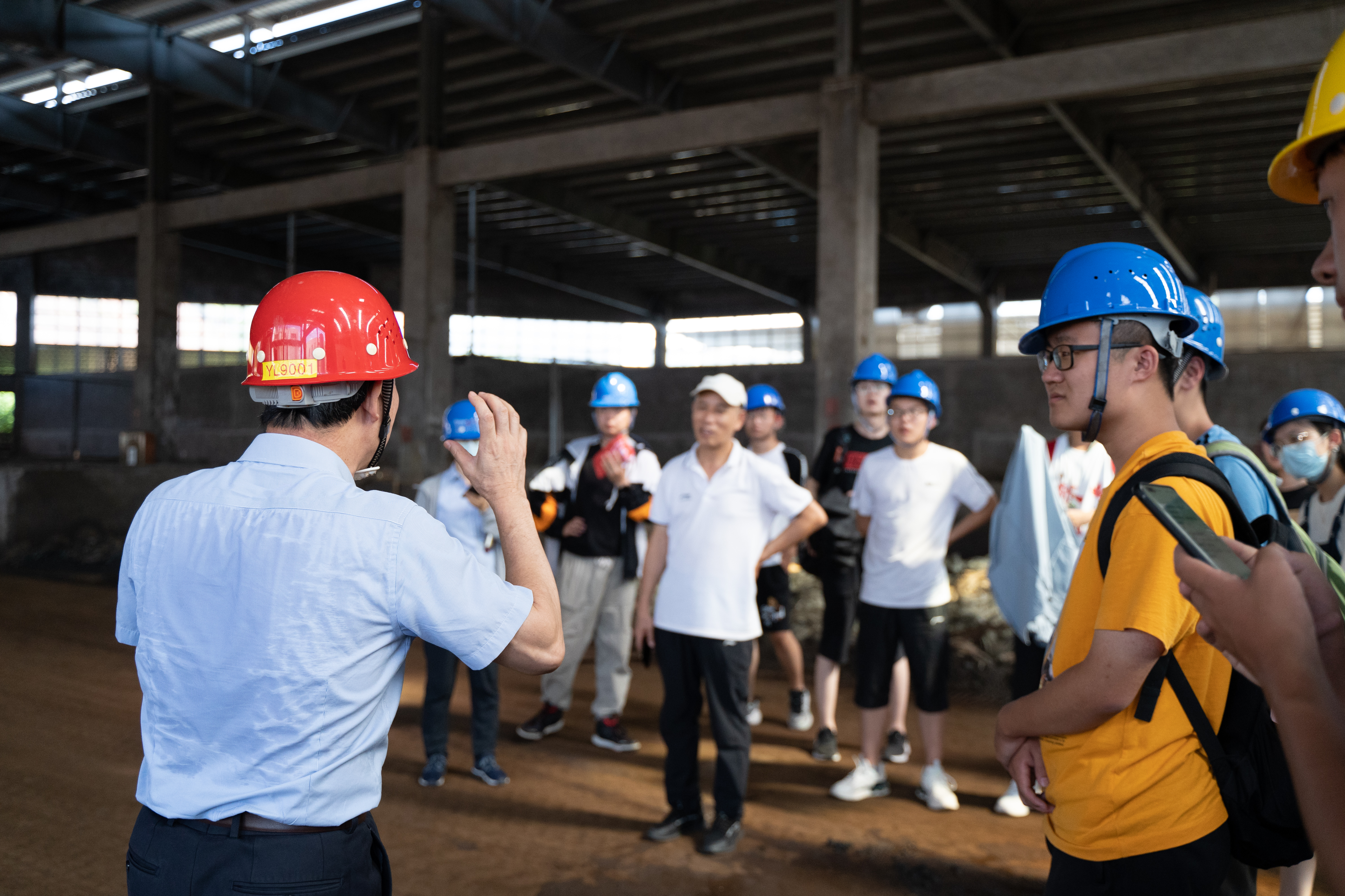 20220808-0814-乐竞首页“林枫计划”师生赴江西赣县区调研实践-桂雨谦摄-支队师生与赣州稀土友力科技开发有限公司相关负责人交流.jpg