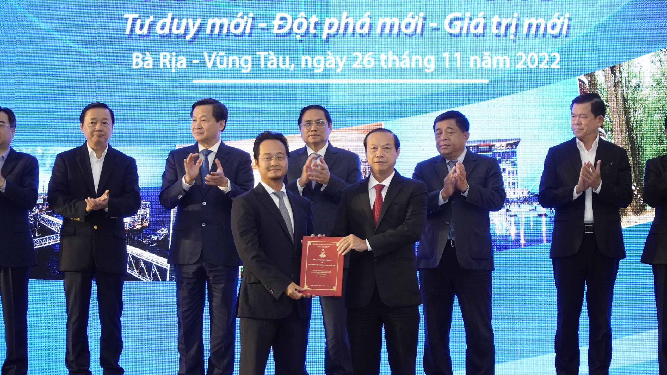 20250301-2022年在越南总理见证下与巴地头顿省签约电子产业园项目合作-图片-3.jpg