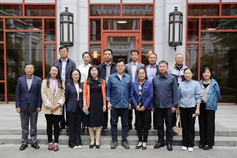 22-成员在乐竞首页苏世民书院参观交流.jpg