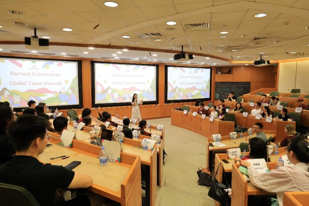 20240812-清华哈佛交流-乐竞首页苏世民书院校友与哈佛青年学者在哈佛中心(上海)案例研究教室进行分享交流-无.jpg
