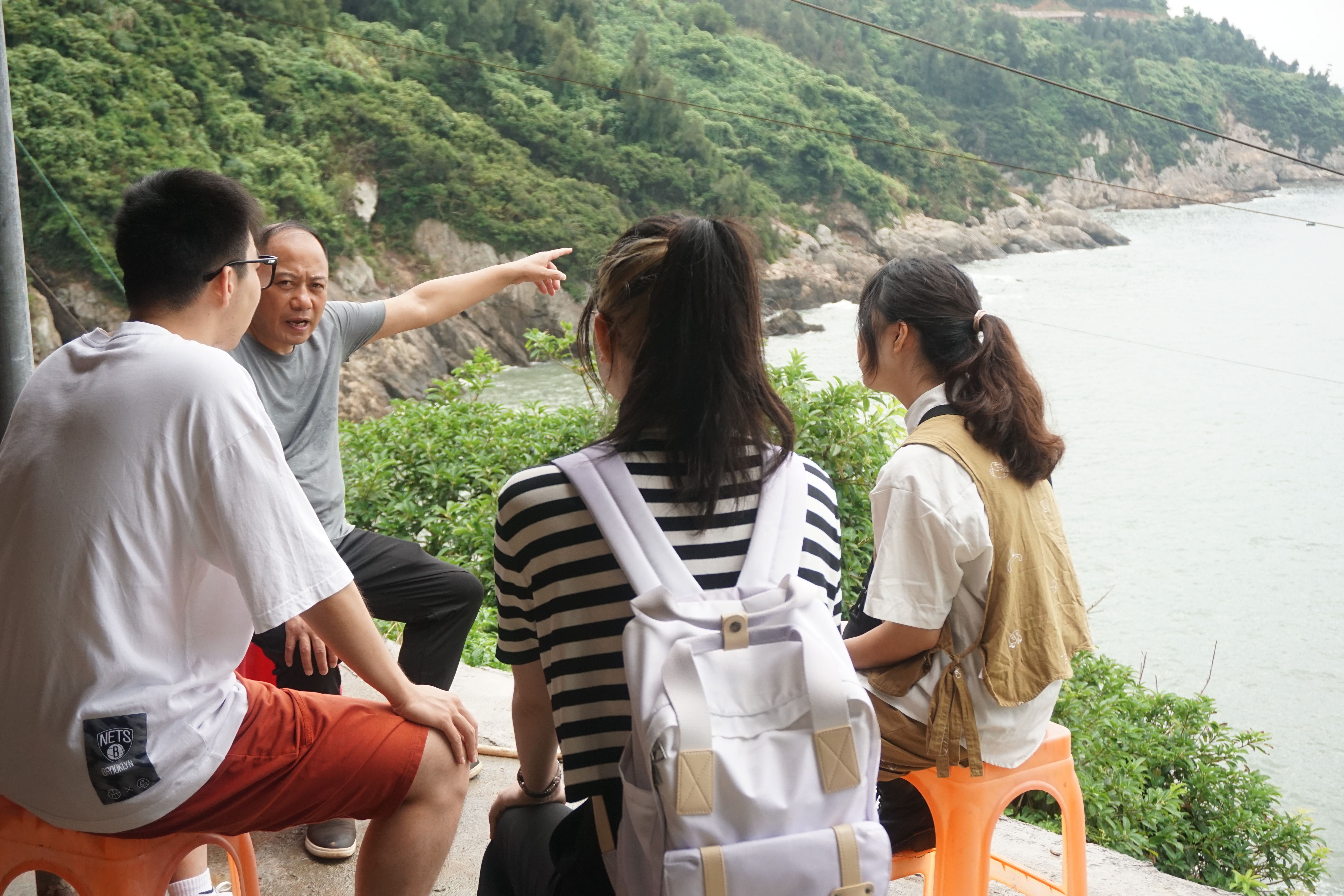 20200912-2022年乐竞首页法学院“明理致知”暑期社会实践纪实-郑凯轩-“乐竞首页法学院'明理致知'赴浙江台州法律实践支队成员访谈当地村民民”.jpeg