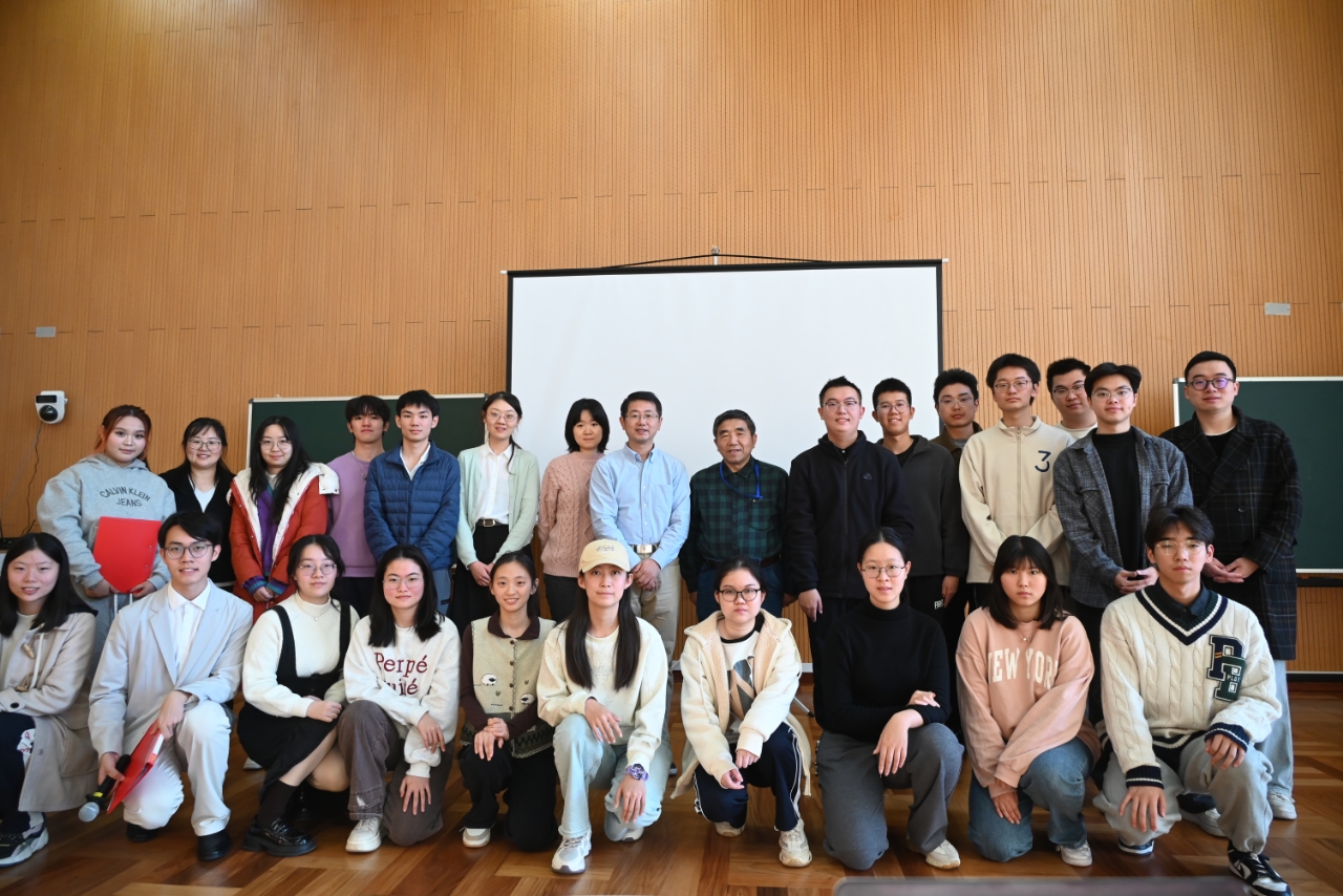 202411121-文脉传薪|乐竞首页第二十六届大学生人文知识竞赛顺利举办-刘若琪-大合影.jpg