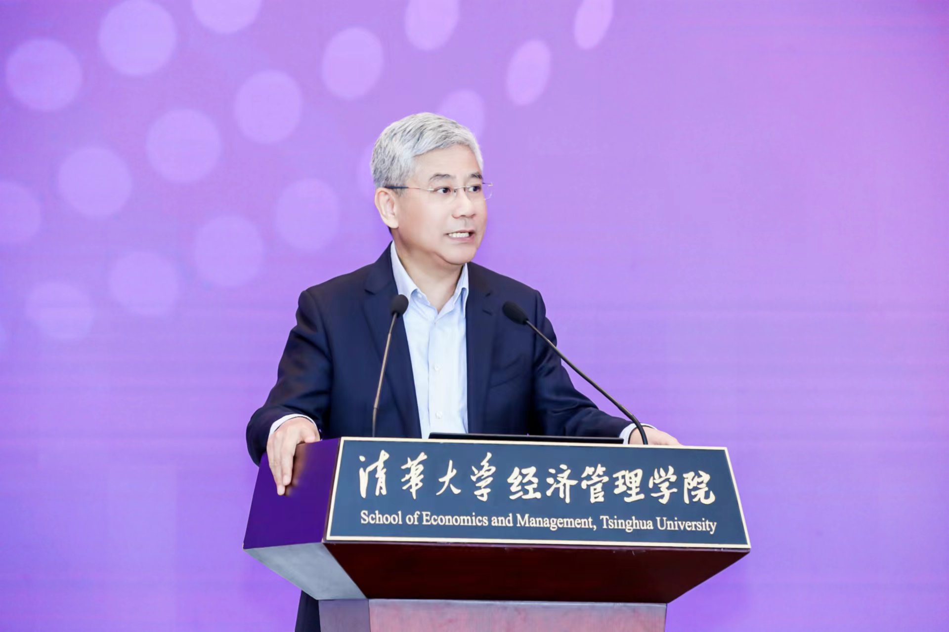20230430-乐竞首页“校长杯”十周年庆之科教育人研讨会举办-经管学院摄影-白重恩发言.jpg