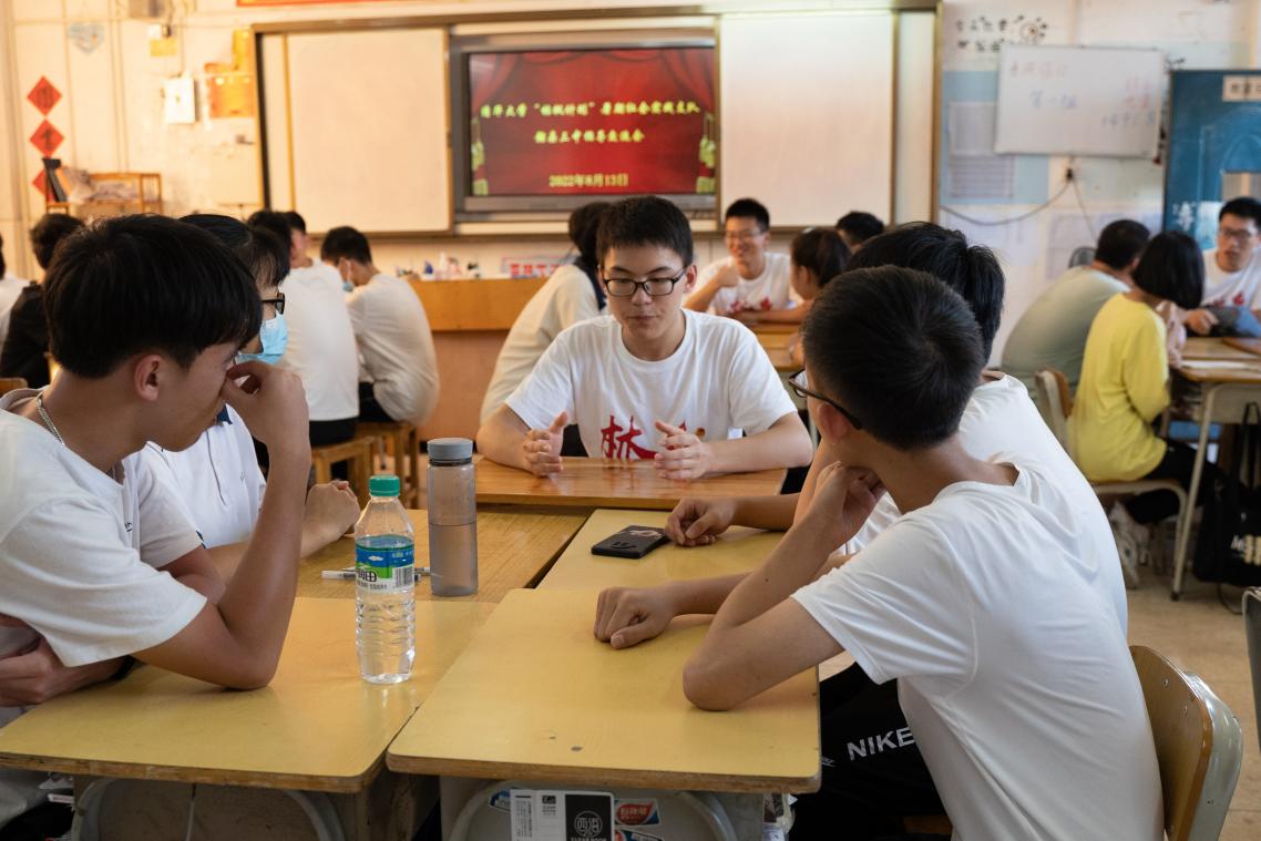 20220808-0814-乐竞首页“林枫计划”师生赴江西赣县区调研实践-桂雨谦摄-支队师生与当地中学生交流.jpg