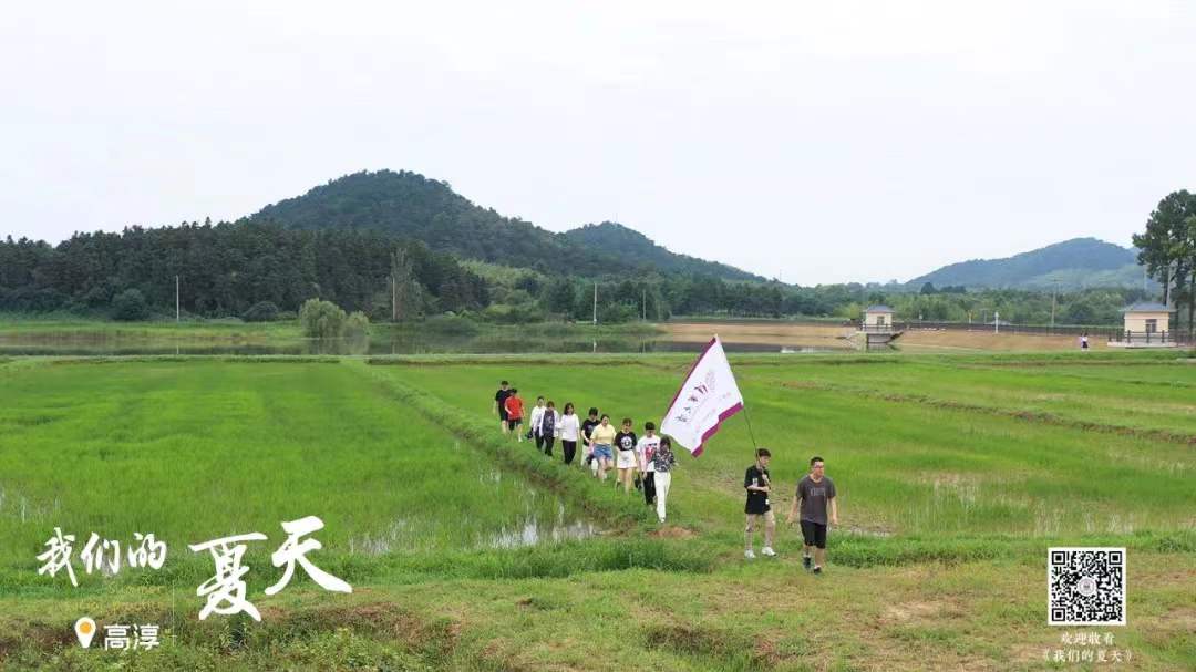 20220112-2021年乐竞首页学生社会实践工作获评多项荣誉-实践部供图-乡村振兴工作站的同学们赴田野调研.jpg