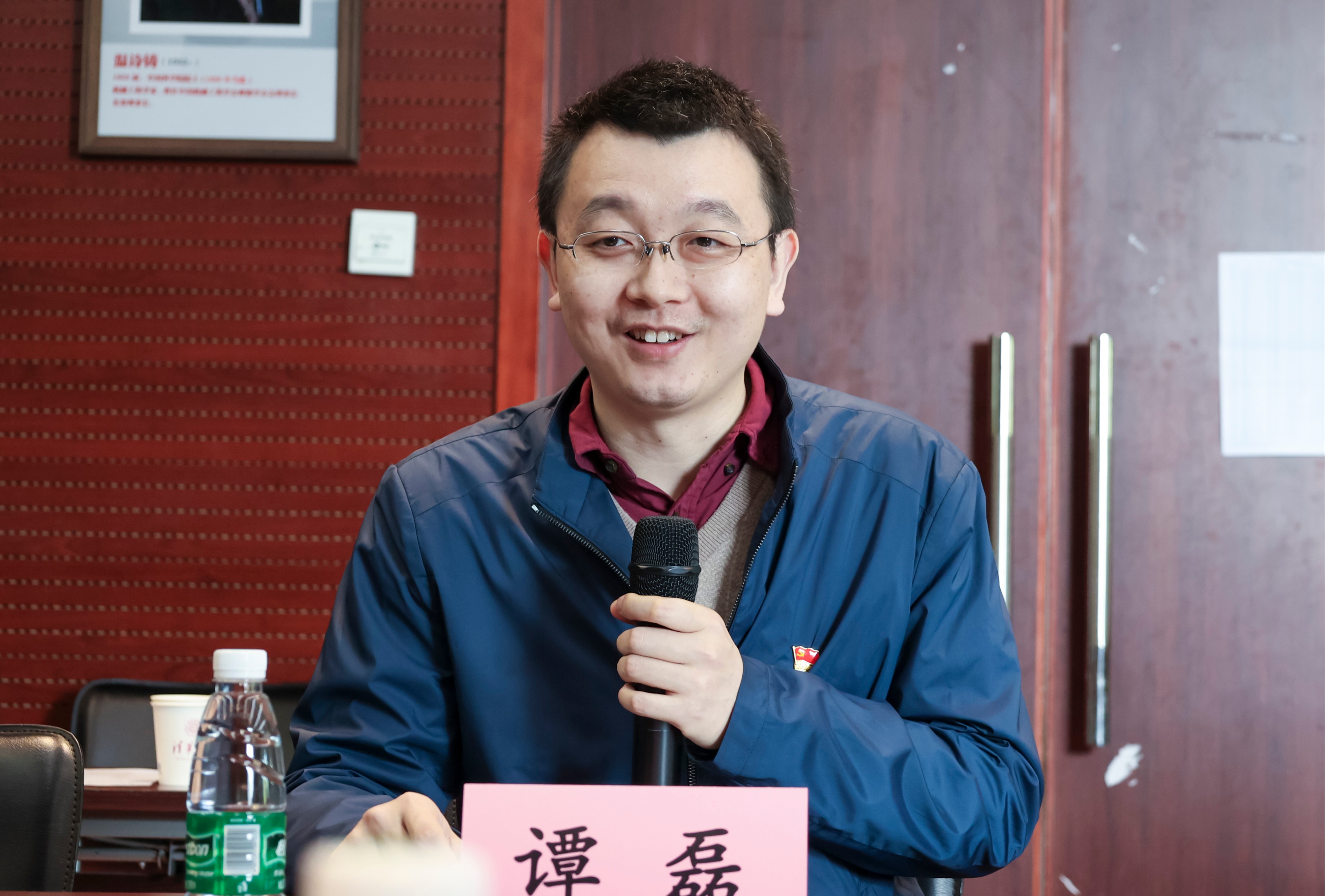 20230408-新闻稿-航天科工三院水下总体部党支部与乐竞首页能动系流机所党支部、能动博201党支部“红色1 1 1”共建活动-郭慧娜-图4-能动系党委副书记谭磊老师主持会议.jpg