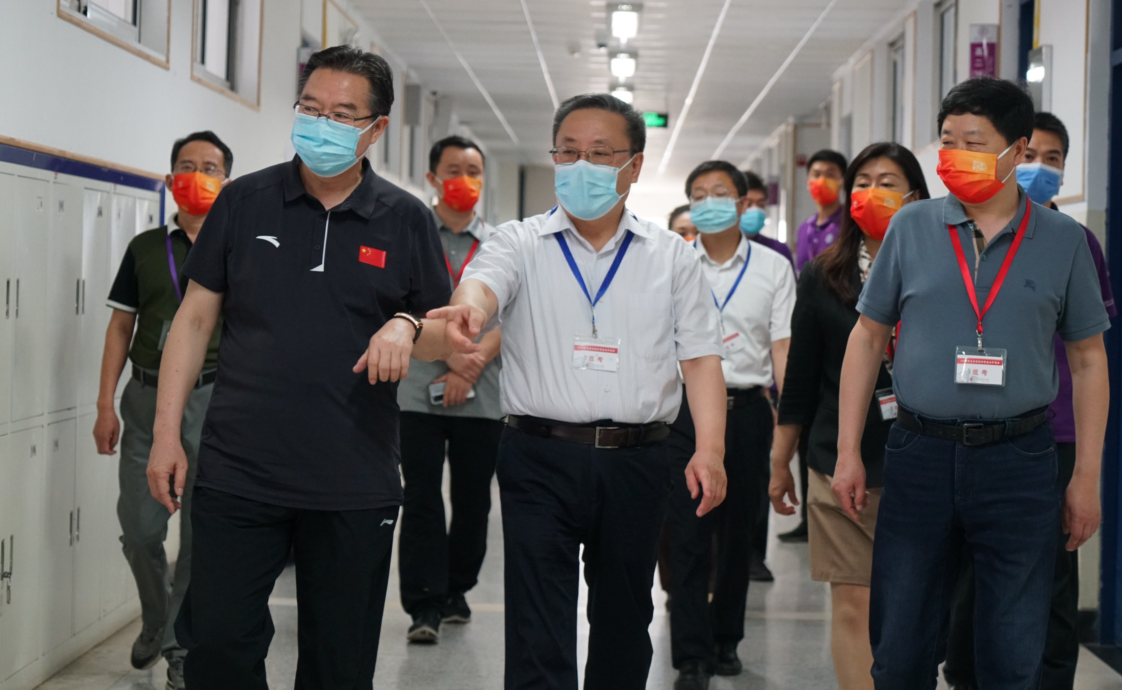 察看考场.jpg 察看考场.jpg