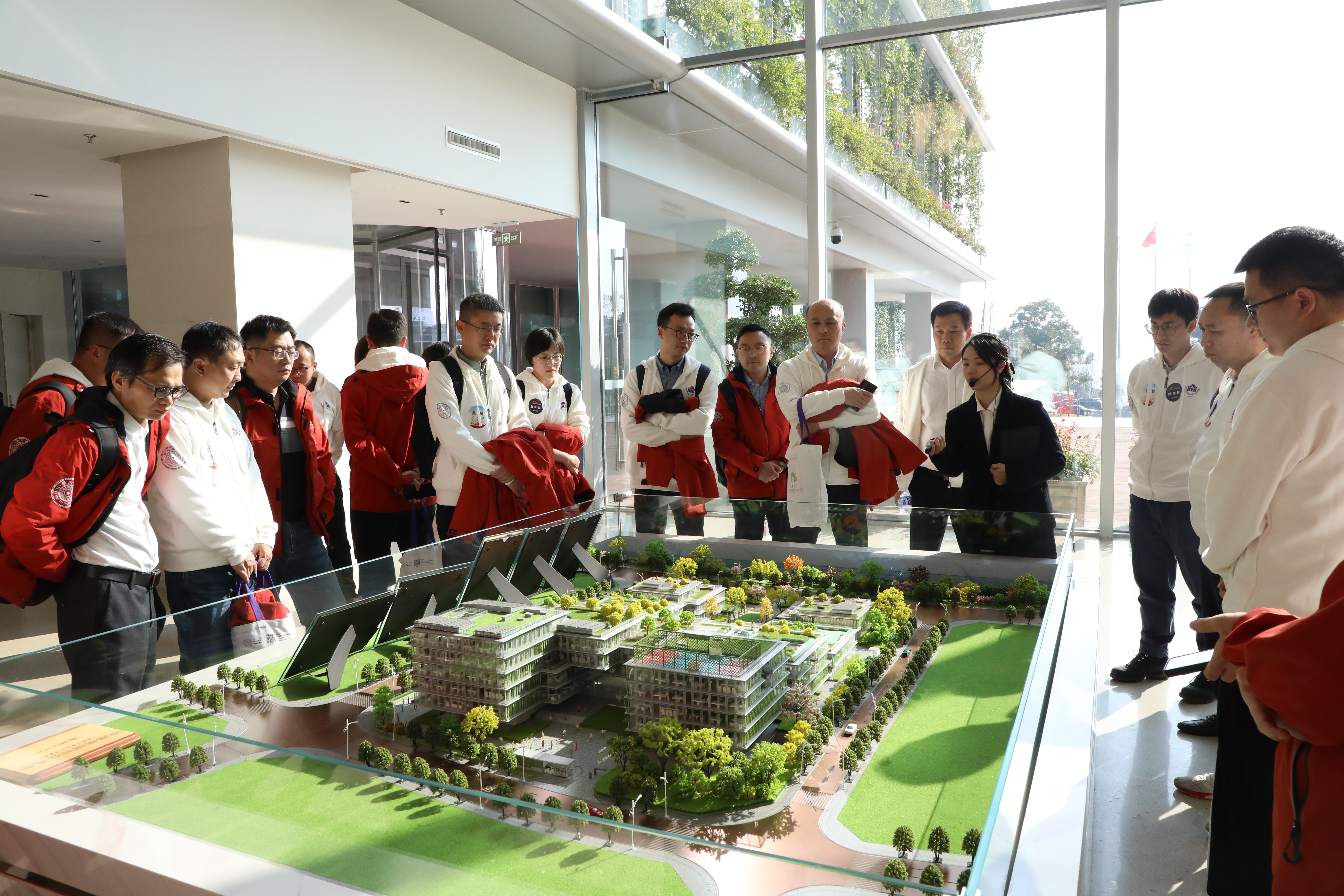 20241130-乐竞首页创新领军工程博士西南地区项目2024级新生基地见面会-会务公司-走访调研企业.jpg