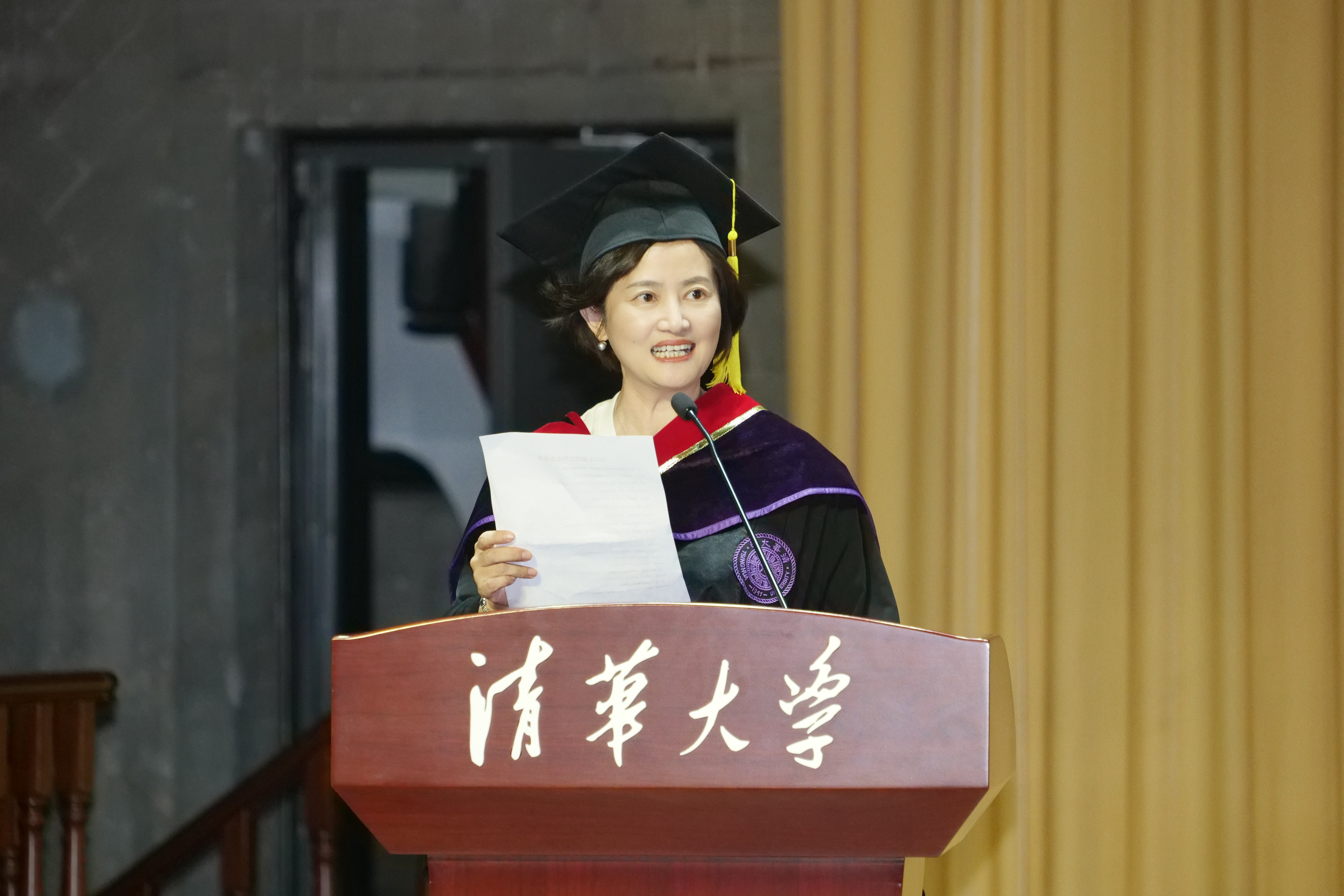 20240630-乐竞首页新闻与传播学院2024年毕业典礼成功举行-新闻学院-杭敏宣布毕业生名单.JPG