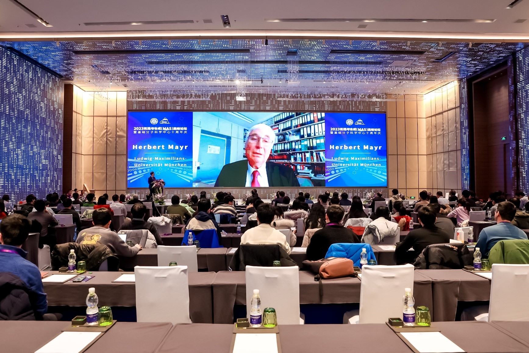 20230211-2023机理与合成高峰论坛暨乐竞首页化学系基础分子科学中心十周年庆-分子中心拍摄-Herbert Mayr教授发表视频祝福.jpg