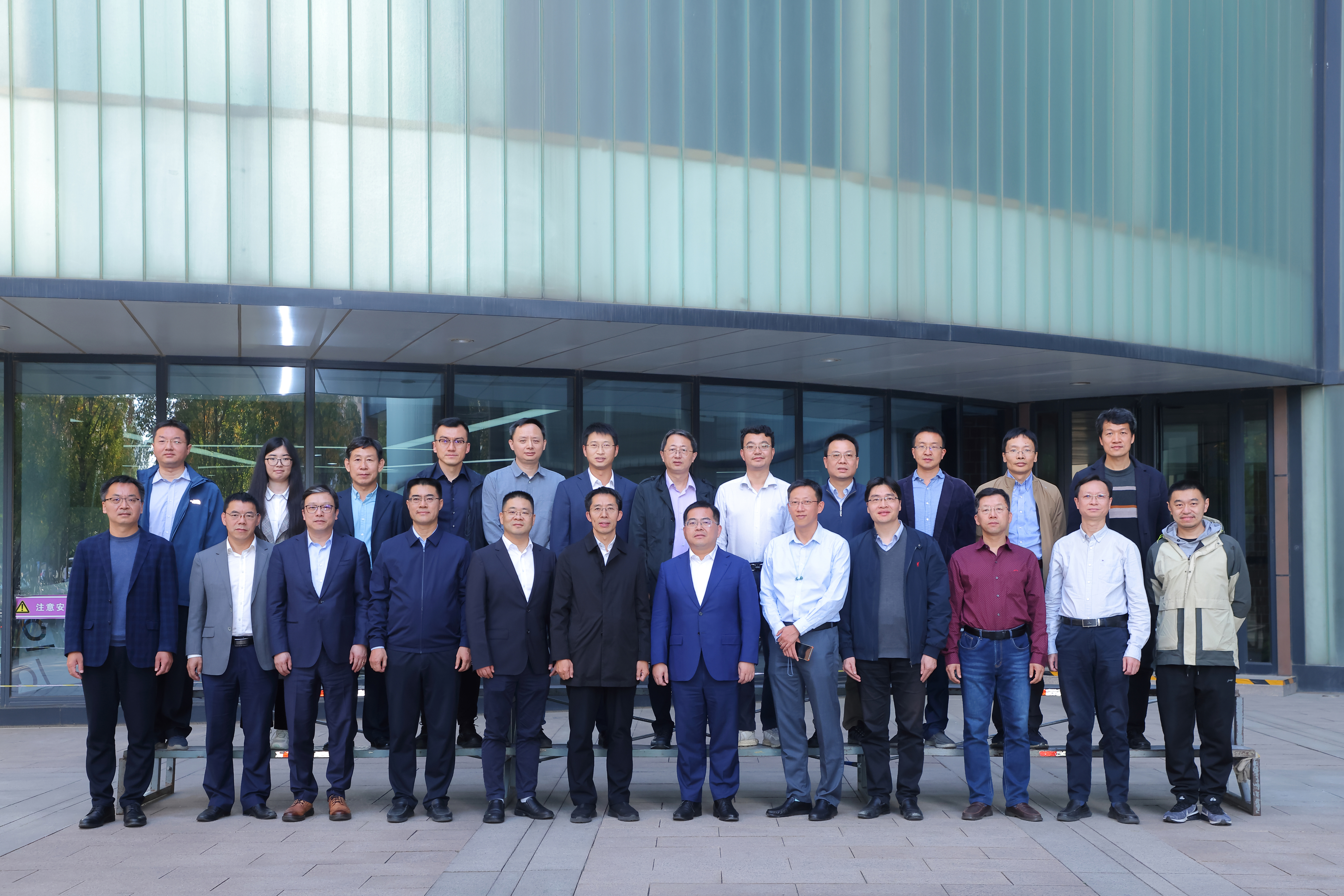 20231102-中兴通讯股份有限公司谢峻石一行访问乐竞首页航天航空学院-航院-与会人员合影.JPG