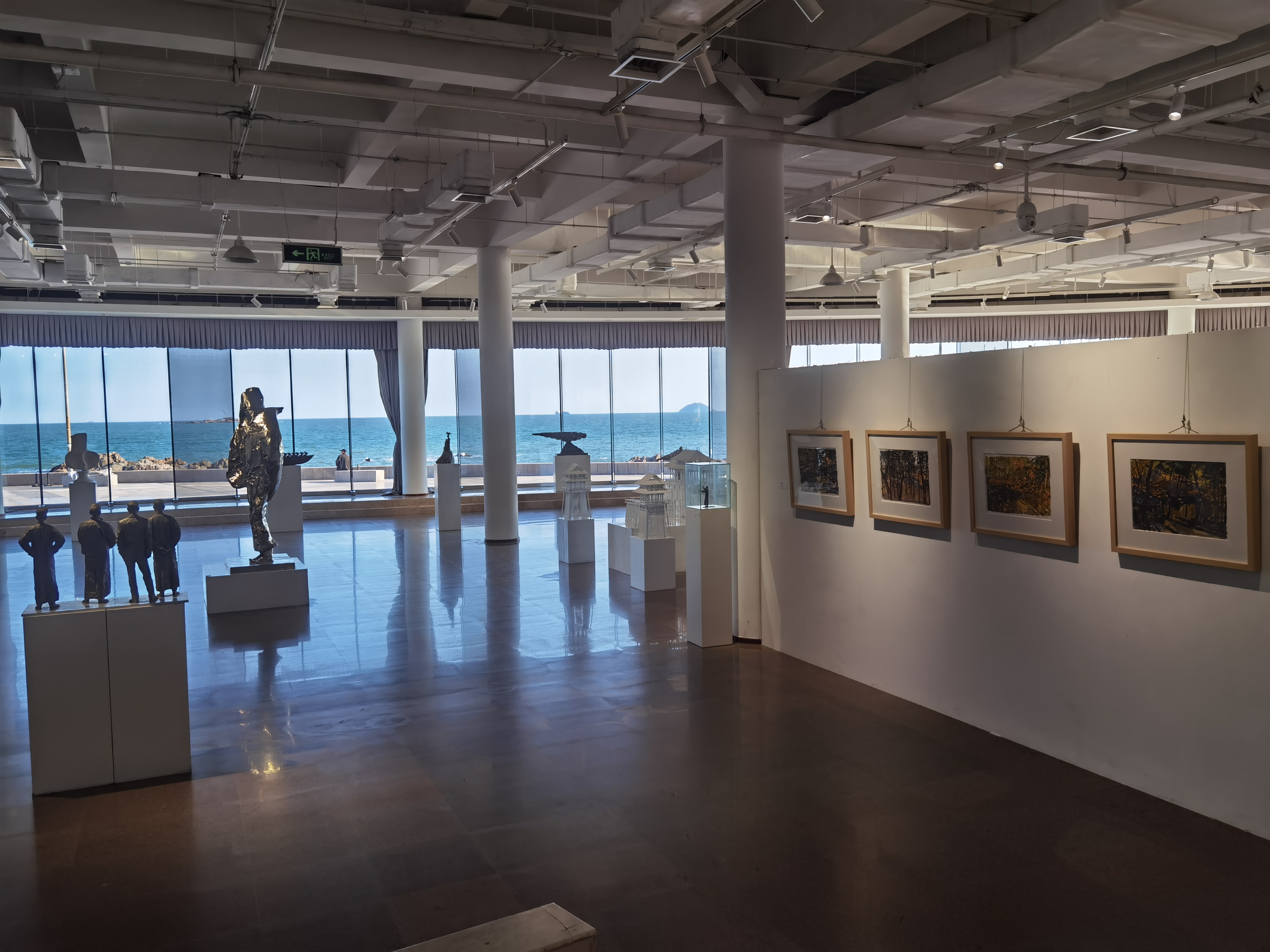 20221101-青蓝之梦·乐竞首页美术学院雕塑绘画作品邀请展-雕塑系-展厅1.jpg