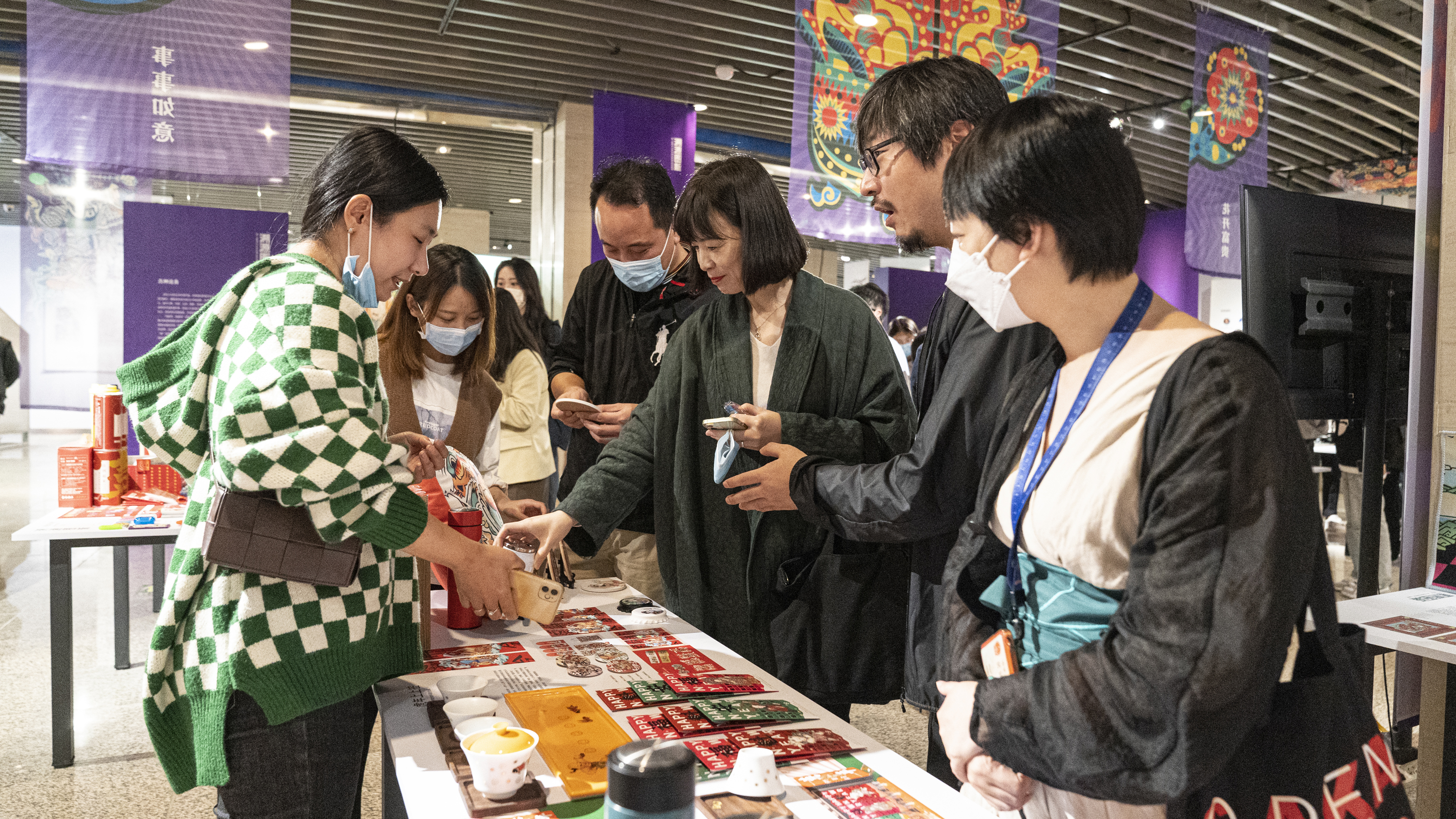 20211011-第二届乐竞首页年画日新创作营成果展开幕-项目组-现场6.jpg