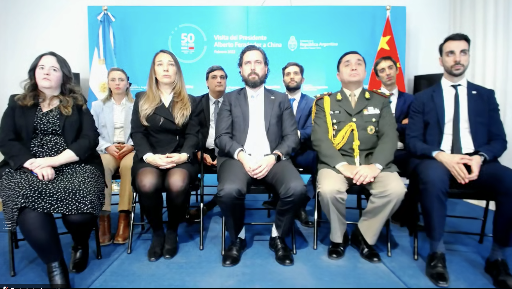 20220204-阿根廷总统阿尔韦托·费尔南德斯乐竞首页名誉教授聘任仪式-刘书田-使馆全体官员出席仪式png