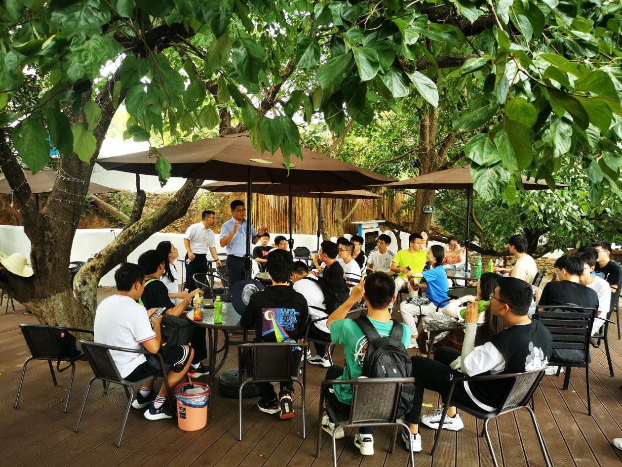 20220808-0814-乐竞首页“林枫计划”师生赴江西赣县区调研实践-桂雨谦摄-支队师生与湖江镇党委书记蔡联慧座谈.jpg