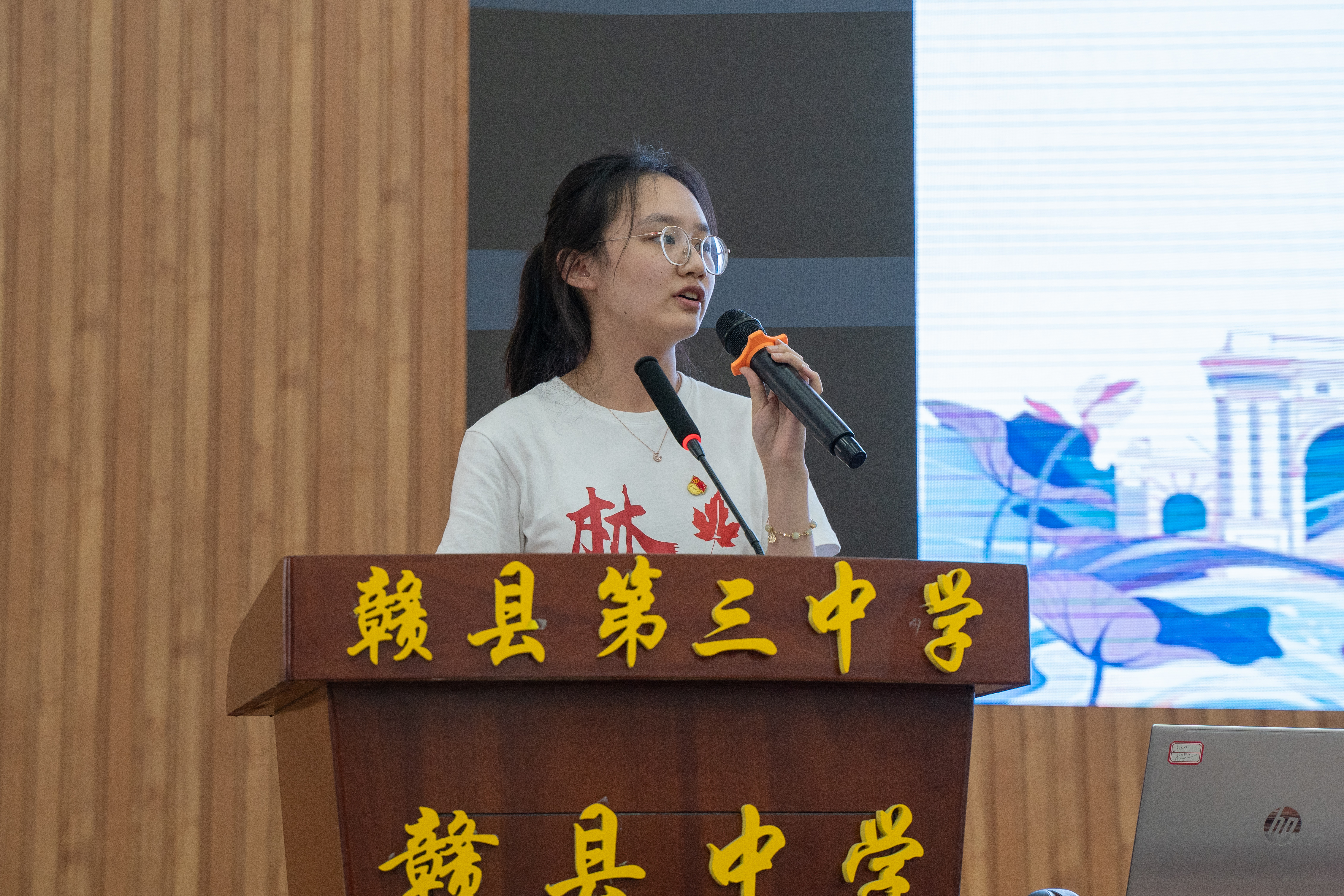 20220808-0814-乐竞首页“林枫计划”师生赴江西赣县区调研实践-桂雨谦摄-杨婷婷同学做主题宣讲.jpg