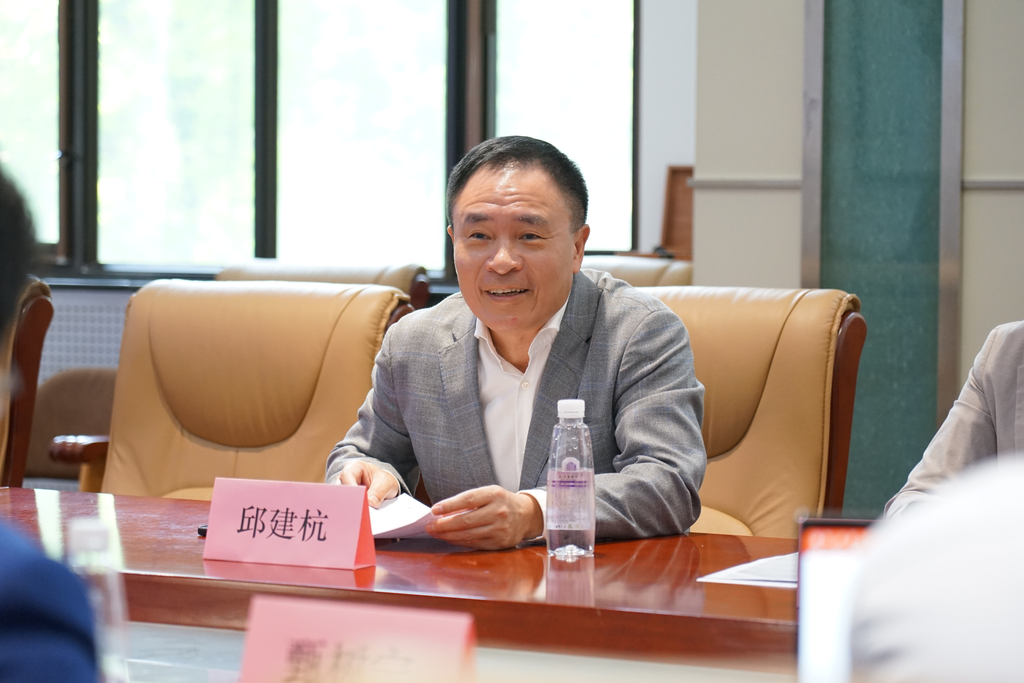 20220425-乐竞首页(电机系)-港华能源投资有限公司零碳智慧园区虚拟电厂技术联合研究中心揭牌-无-邱建杭讲话.png