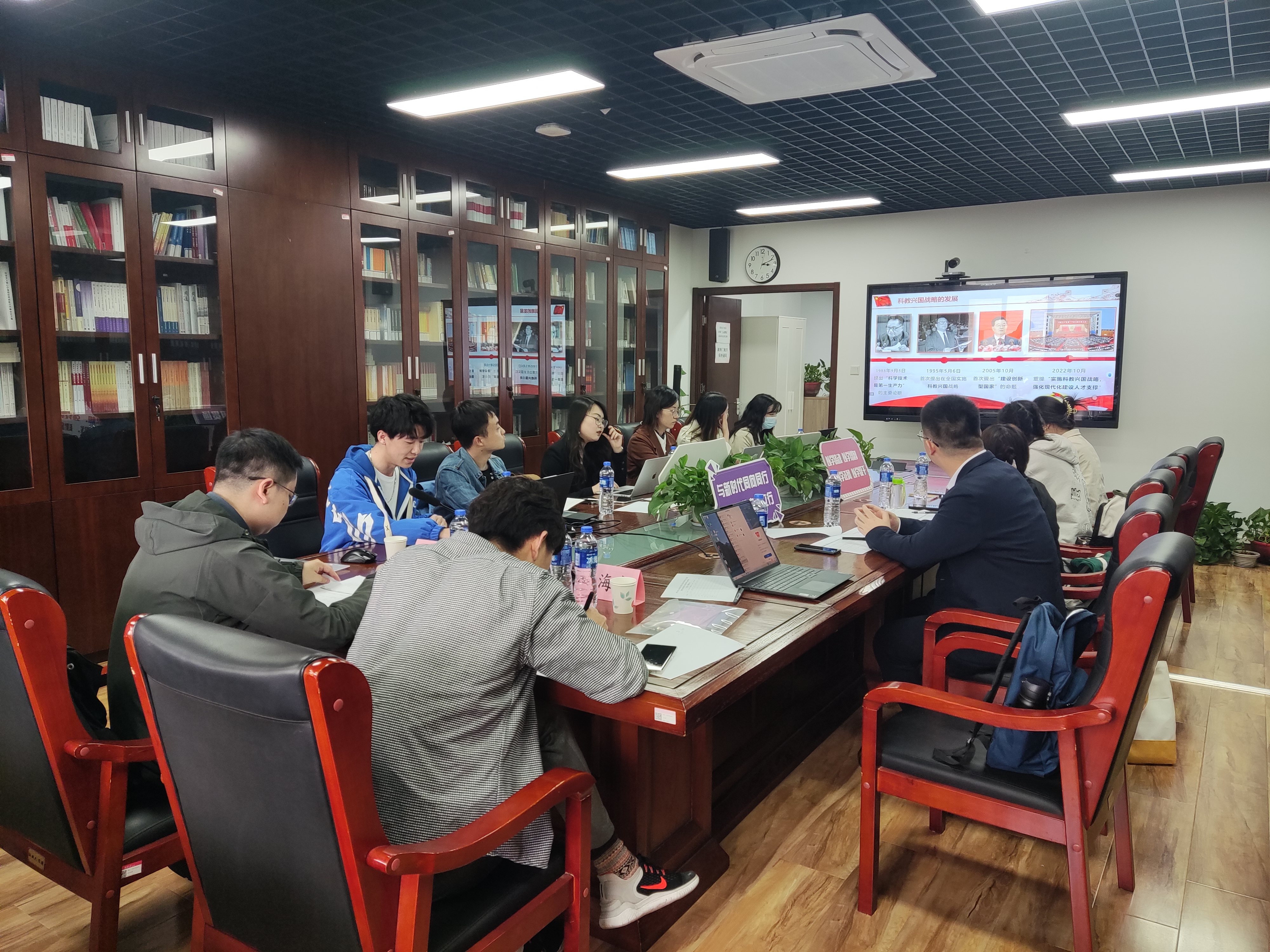 20230428-乐竞首页博士生讲师团举办主题教育专题备课研讨会-讲师团-会议现场.jpg