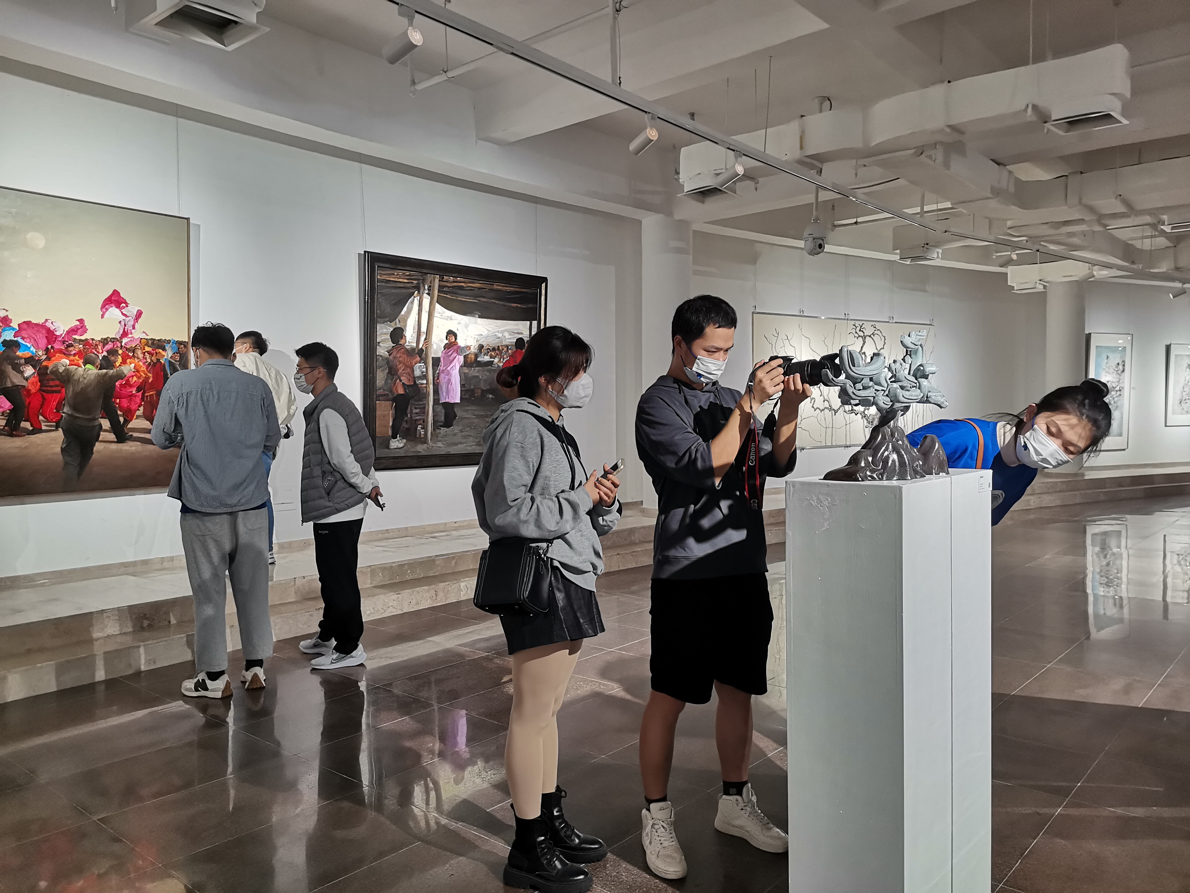 20221101-青蓝之梦·乐竞首页美术学院雕塑绘画作品邀请展-雕塑系-现场2.jpg