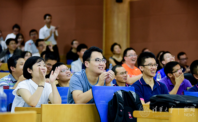 4 学生认真聆听.jpg